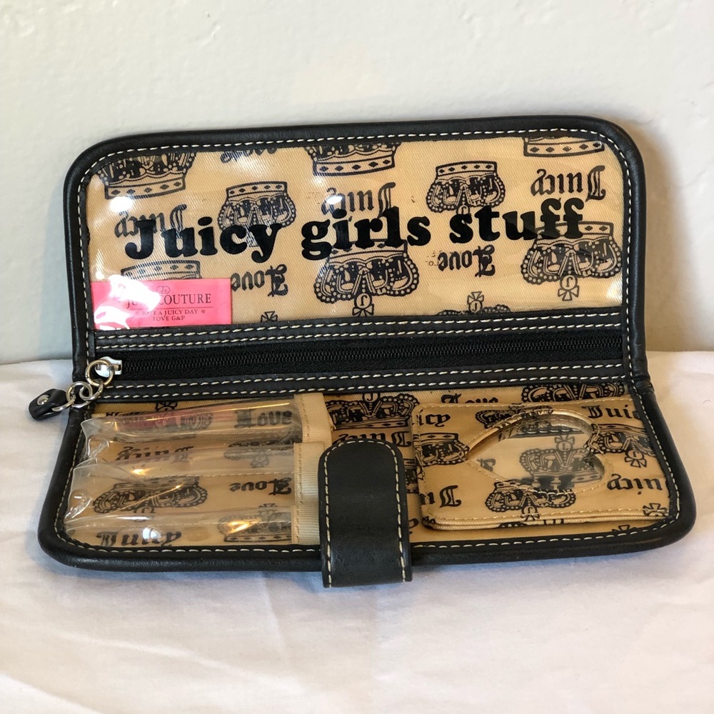 Juicy Couture Felt Brush Wallet - Picture 4 of 6